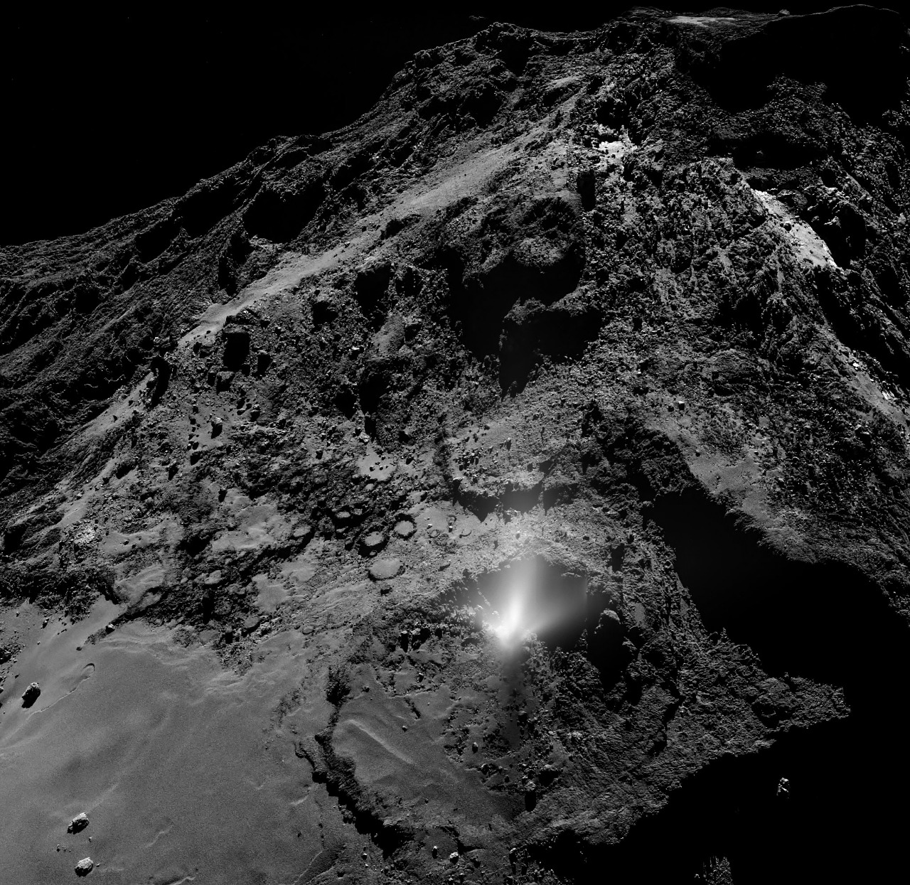 plume of dust and gas erupting from the nucleus of a comet